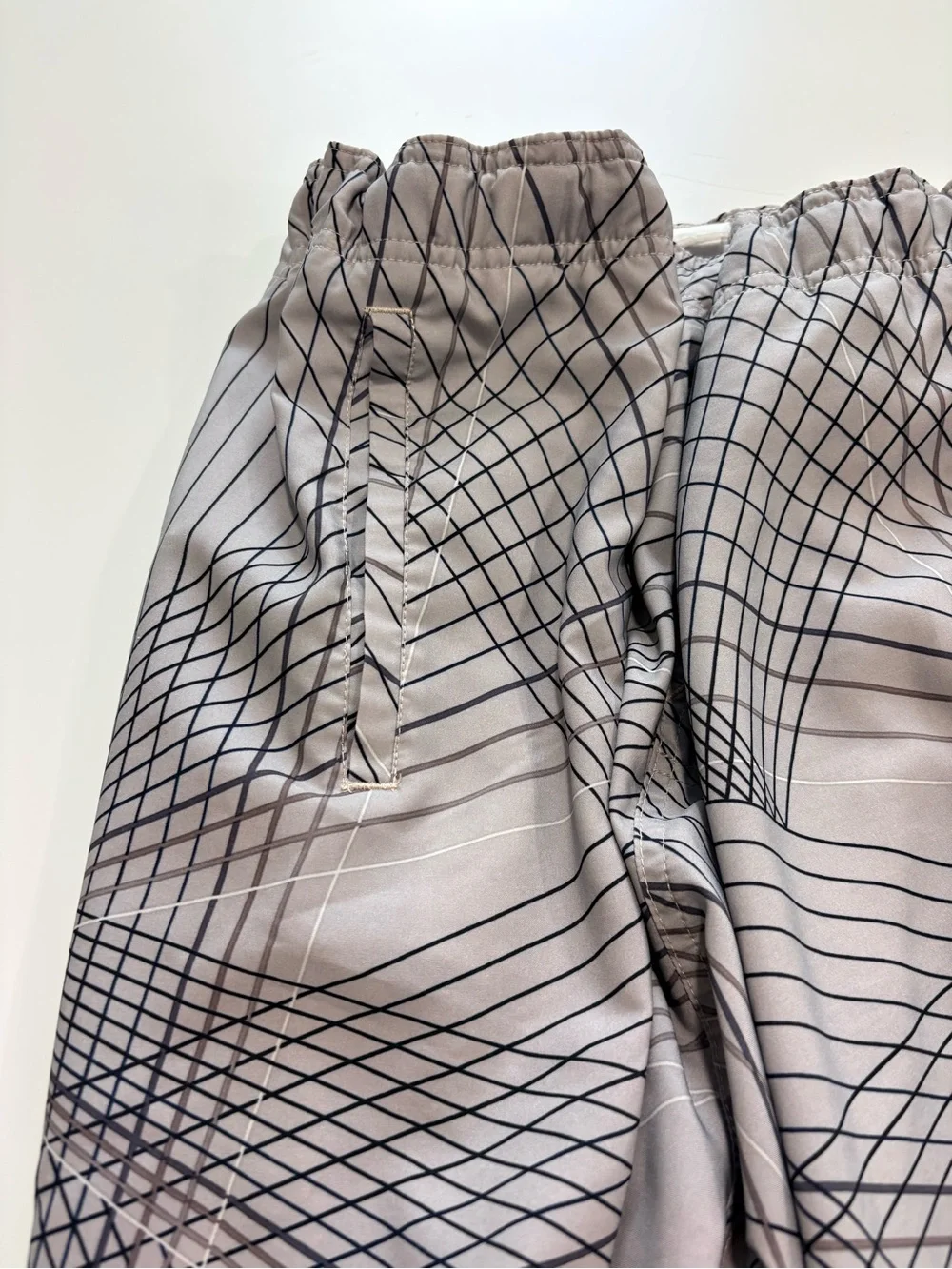 Nike Swim Trunks Men’s XL Gray Black Geometric Swoosh Board Shorts